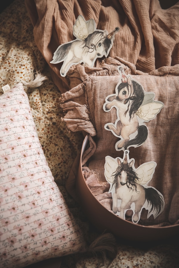 Paper Friends - Flying ponies