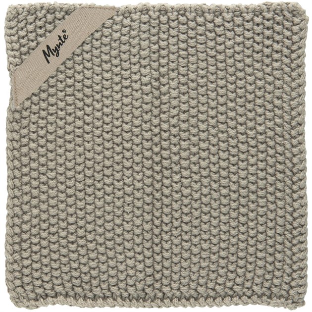 Grytlapp Mynte sand stickad 1