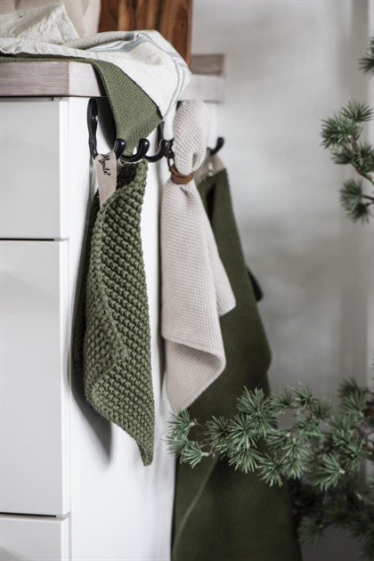 Grytlapp Mynte mörkgrön stickad 2